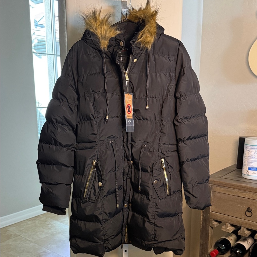 CELSIUS WOMENS Black Puffer Coat with Faux Fur Hood Gold zipper